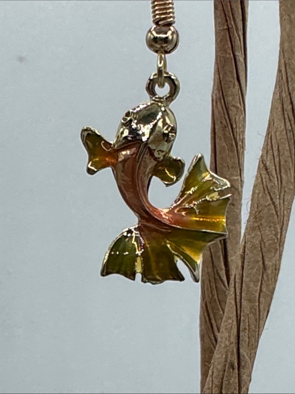 betsy Johnson goldfish dangling earrings New gold tone - Picture 4 of 7